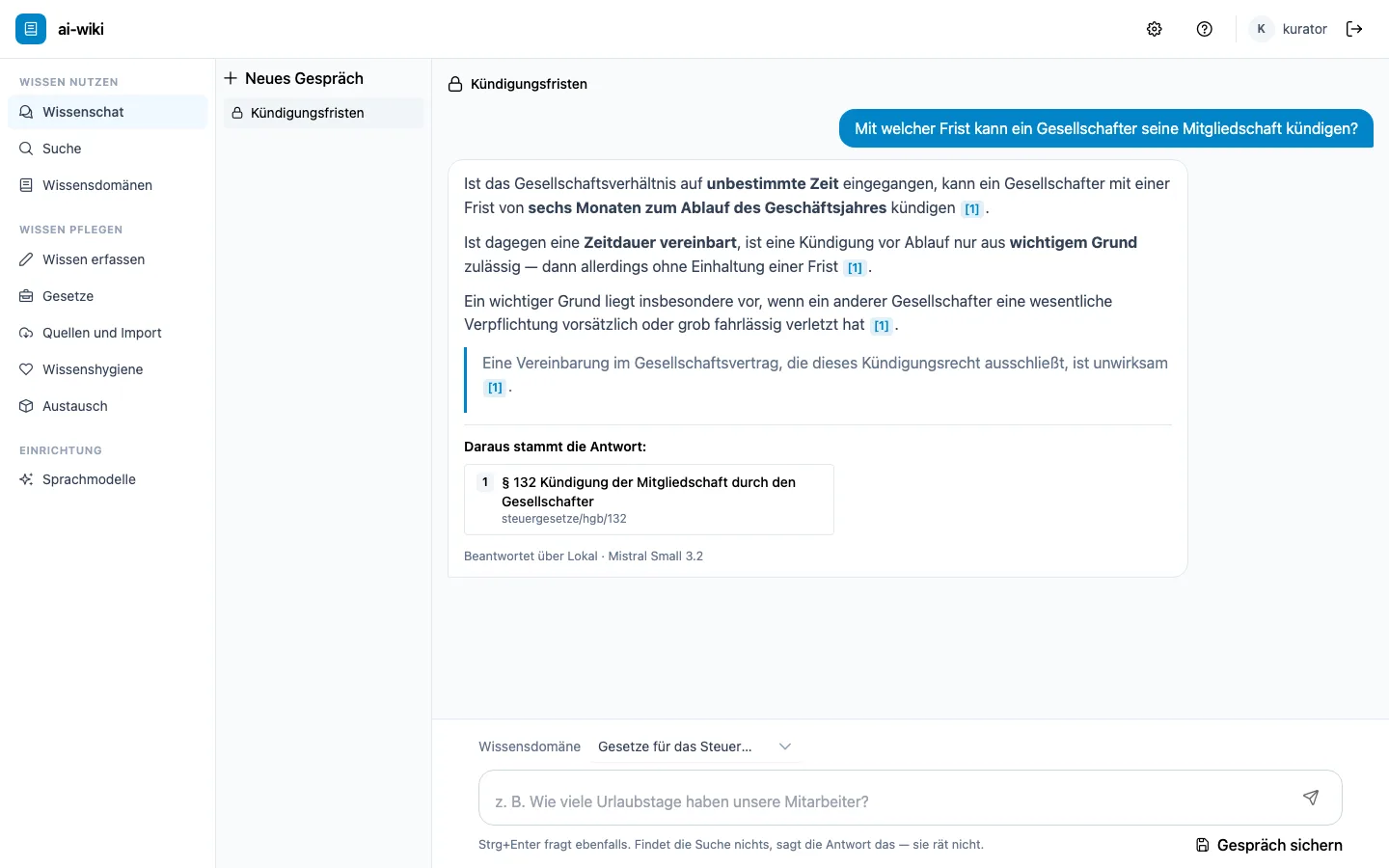 Der Wissenschat von ai-wiki: eine Frage zur Kündigungsfrist, die Antwort mit Verweisen in eckigen Klammern und darunter der Kasten „Daraus stammt die Antwort